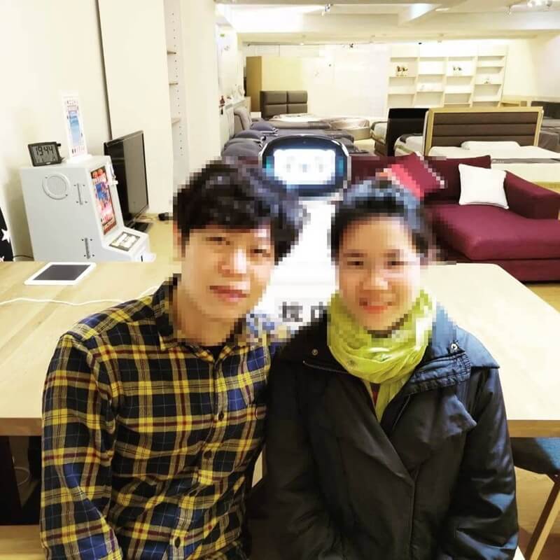 悅夢床墊心得-李O潔夫婦照片
